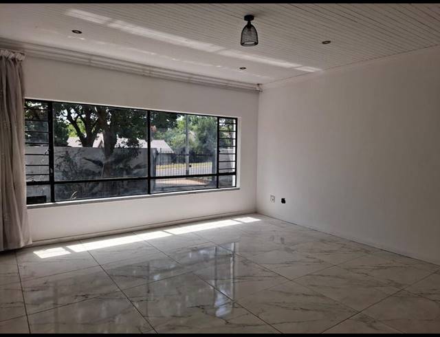 5 BEDROOM HOUSE FOR SALE IN MURRAYFIELD